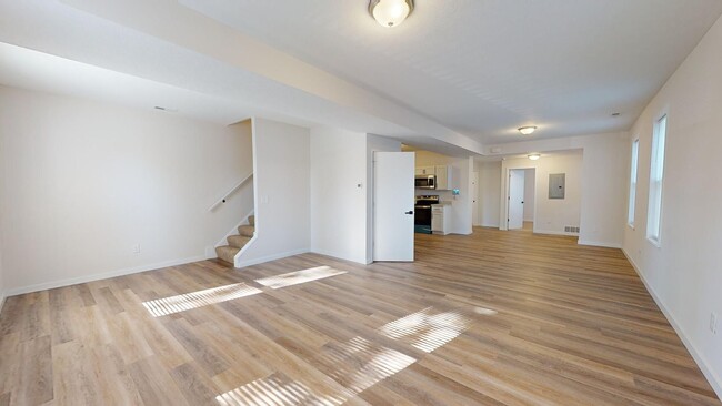 Building Photo - IMMACULATE - Clark / Fulton Area - 3 Bedro...