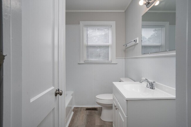 Building Photo - Quiet country living in the middle of it a...