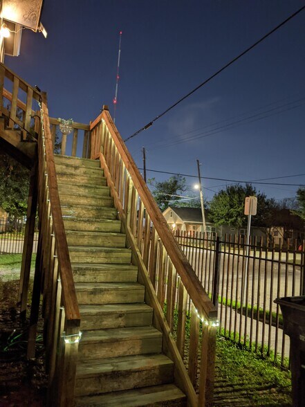 Primary Photo - 240 N York St