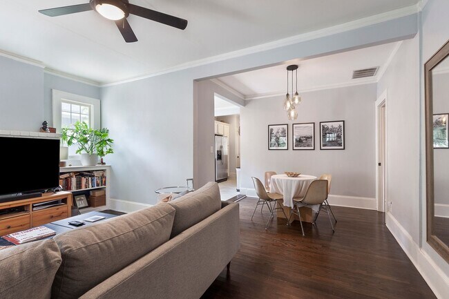 Building Photo - Beautiful 2bd/2ba Bungelow in Kirkwood wit...