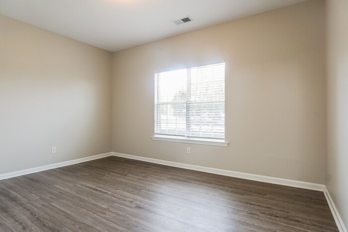 Building Photo - 325 Bedford Cir