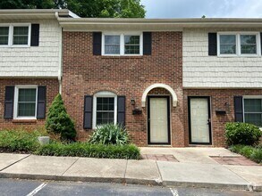 Building Photo - 2 Bedroom, 1.5 Bathroom Condo in High Point!