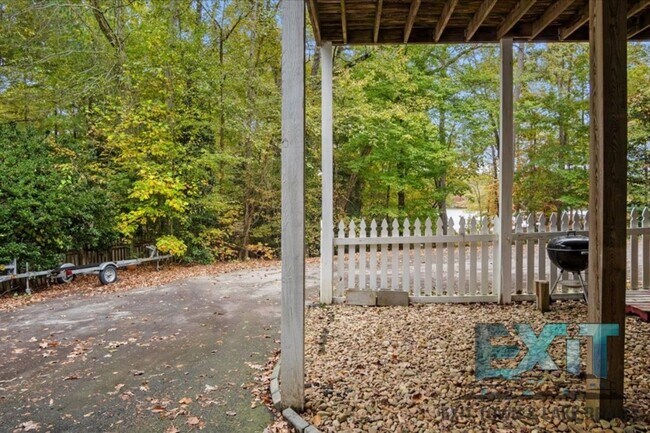 Building Photo - Lakefront Rental in Long Branch Shores