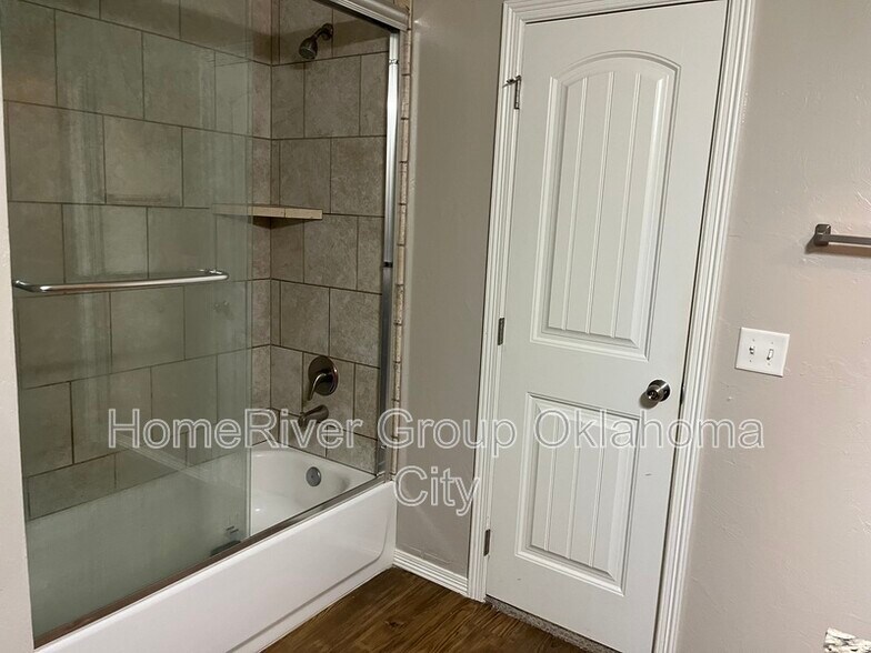 Building Photo - 408 Fallview Ct