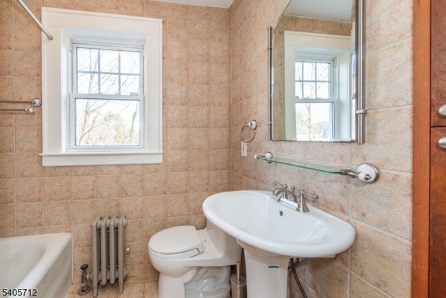 Building Photo - 479 Grove St