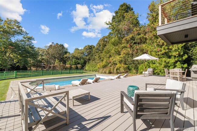 Building Photo - 15 Atterbury Rd