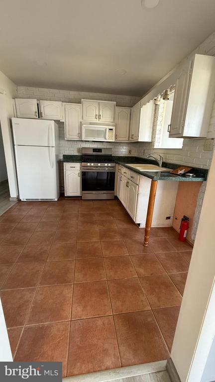 Building Photo - 297 Kesselring Ave