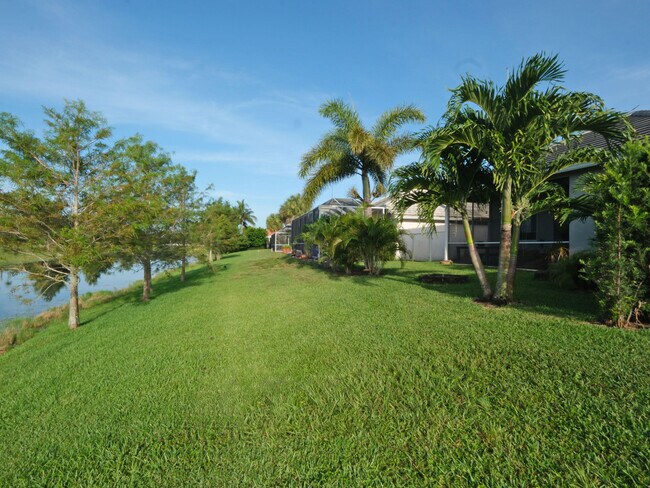 Building Photo - 2622 Country Golf Dr