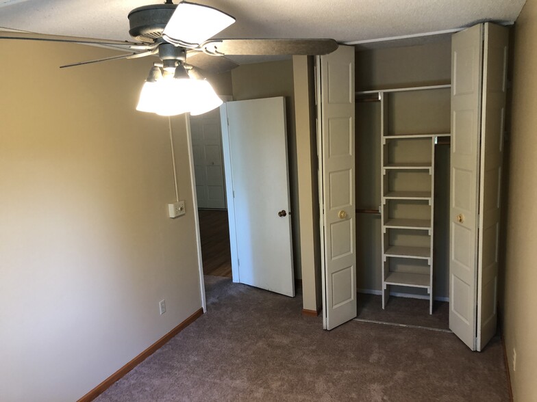 Building Photo - 1601 N Innsbruck Dr