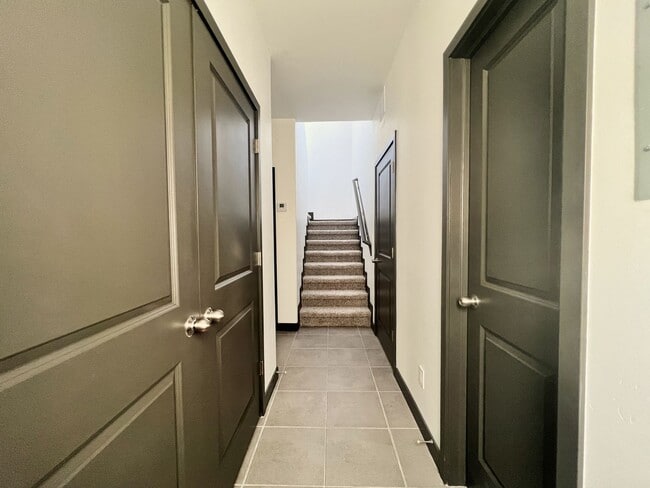 Building Photo - Mission Valley 3 Bedroom 2.5 Bath Townhome...