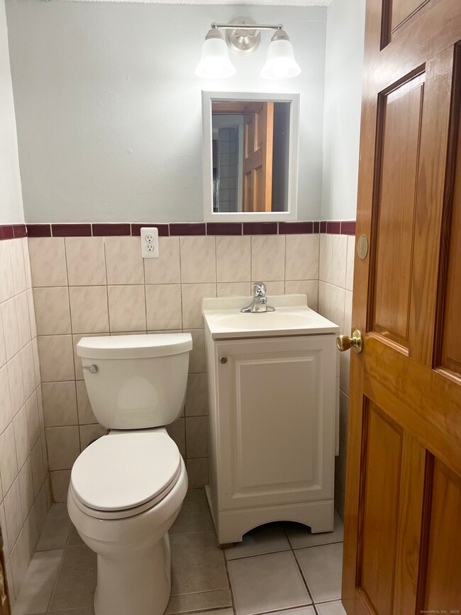 Building Photo - 204 S Main St