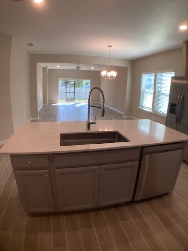 Building Photo - Comfortable 3 Bedroom Home With Great Outdoor Space