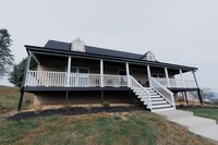 Building Photo - Beautiful Home Located in Blacksburg