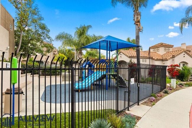 Building Photo - 33 Silverwind