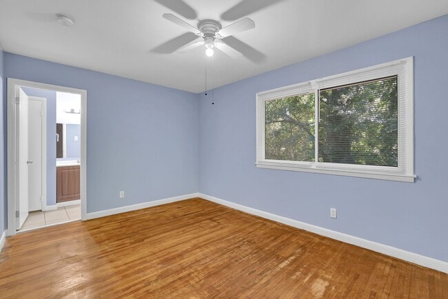 Building Photo - Beautiful, Newly Renovated 5 Bed 2 Bath si...