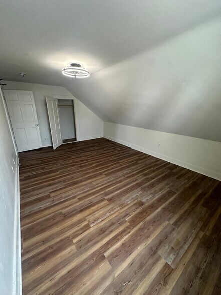 Building Photo - 446 Coe St