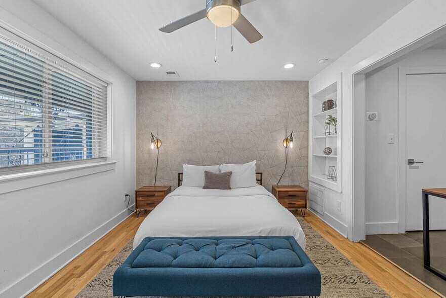 Building Photo - 1136 Crescent Ave NE