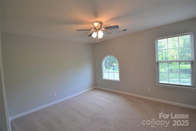 Building Photo - 1606 Fleetwood Dr