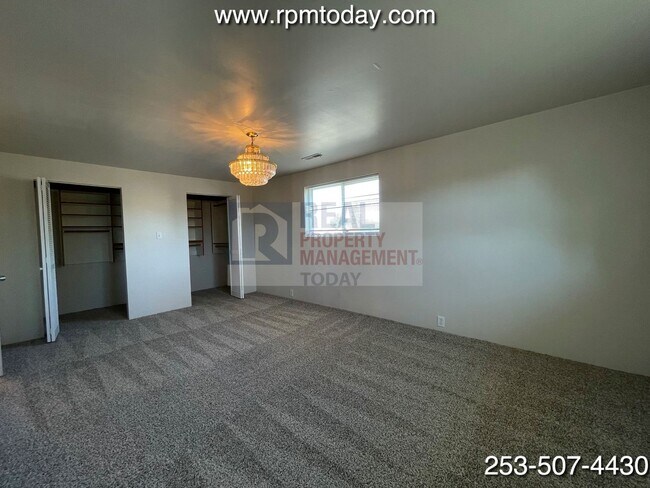Building Photo - Fantastic Vintage Style 4 Bedroom Home in ...
