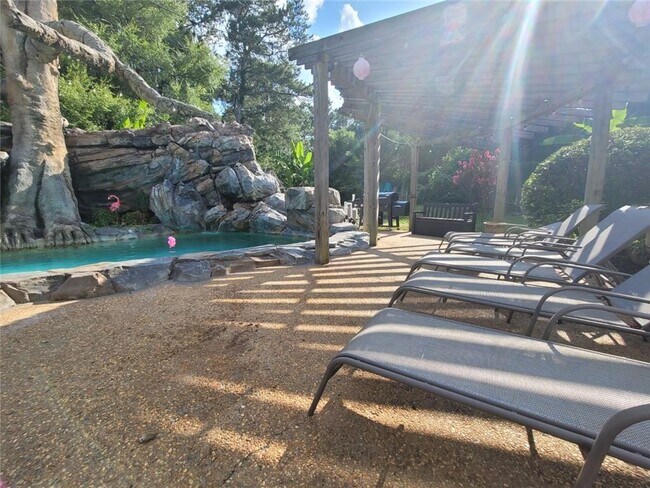 Building Photo - 1679 Rangewood Dr SW