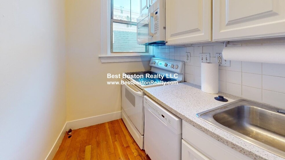 Building Photo - 89 Trowbridge St