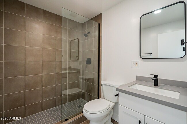 Building Photo - 1316 E Lemon St