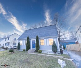 Building Photo - 3 Bedroom Single Family