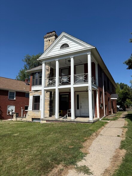 Building Photo - 2140 Wyndhurst Rd