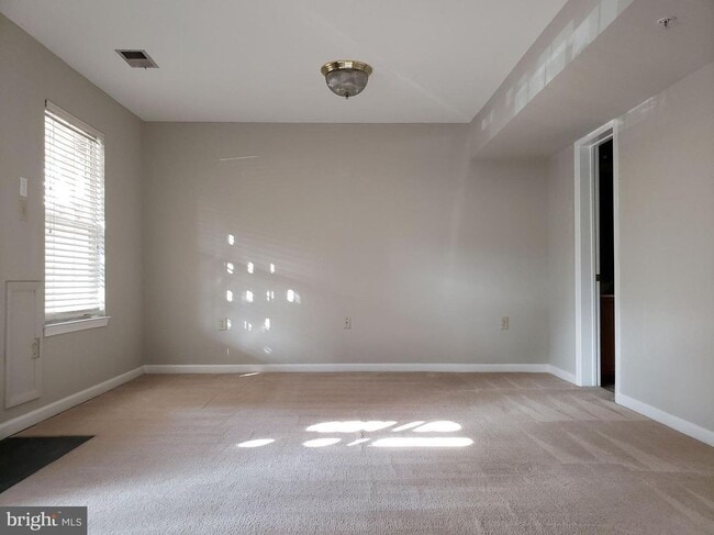 Building Photo - 2203 Montauk Dr