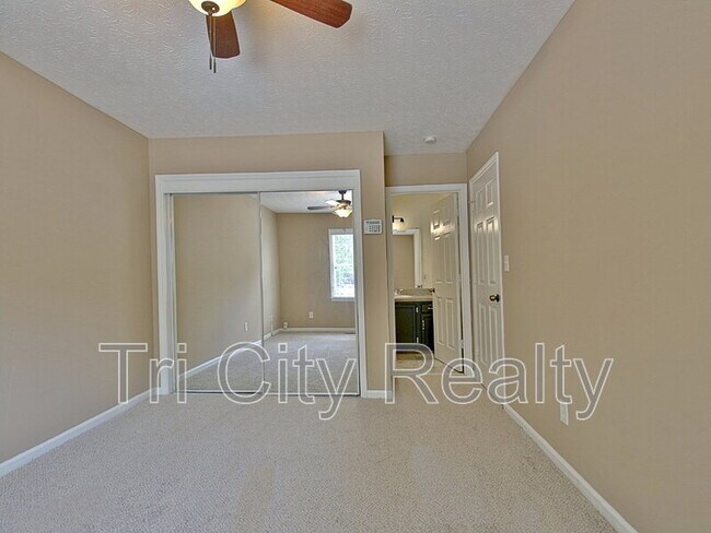Building Photo - 210 Flat Creek Ct