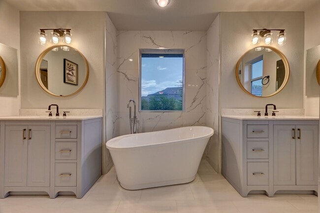 Building Photo - Spacious Summerlin Home Featuring Casita a...