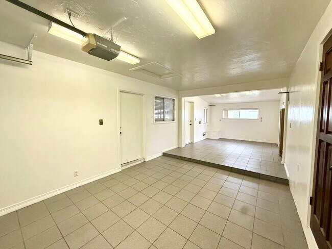 Building Photo - Charming 3 bedroom, 1 bathroom home located just minutes from downtown Prescott.