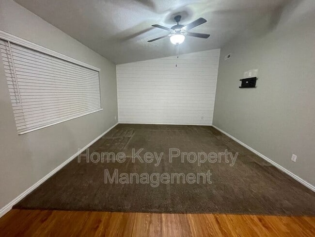 Building Photo - 54 E 300 S