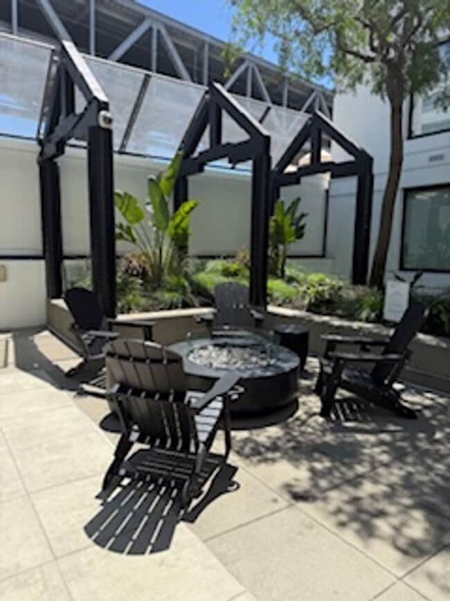 Building Photo - Furnished 1-Bedroom Garden Oasis at Bay Crest Condominiums | Rincon Hill