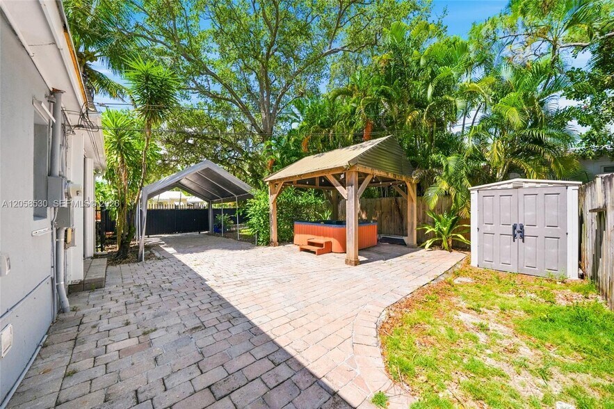 Building Photo - 2301 Tequesta Ln