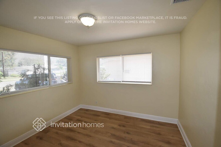 Building Photo - 533 W Dayton Cir