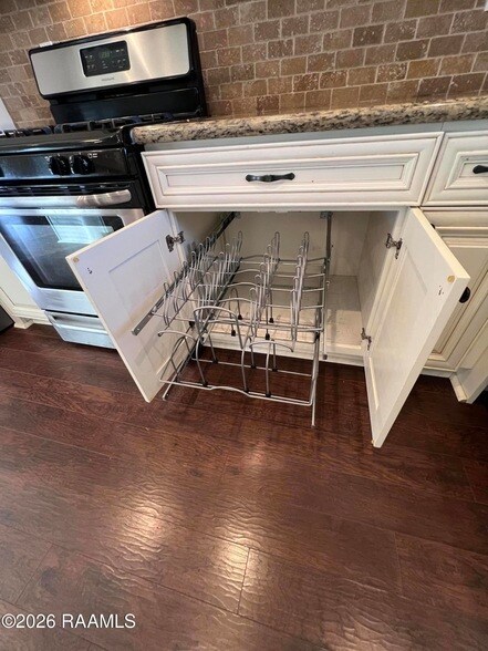 Building Photo - 100 Birchview Dr