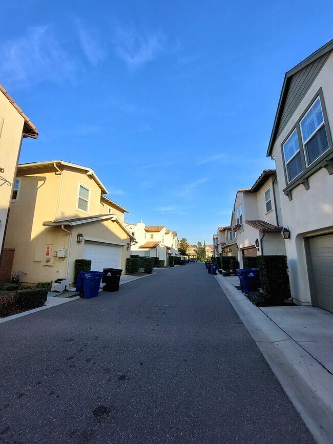 Building Photo - Beautiful townhouse in Ontario-CALL FOR OUR MOVE-IN SPEACIAL