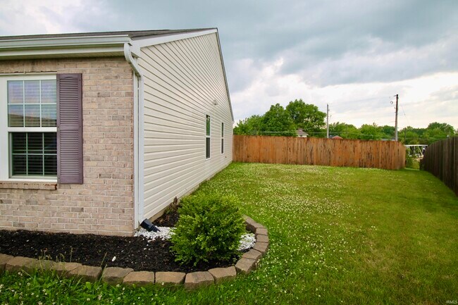 Building Photo - 10153 Archstone Cove