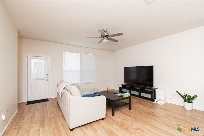 Building Photo - 303 Gemini Ln