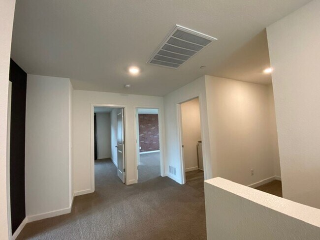 Building Photo - 2023 model home in solar community! Available 4/1