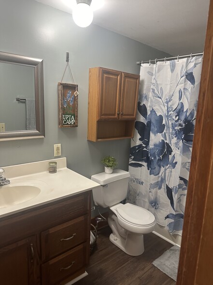 Building Photo - 121 Main Rd