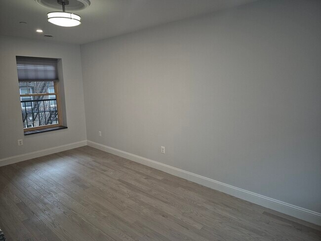 Building Photo - 209 Endicott St