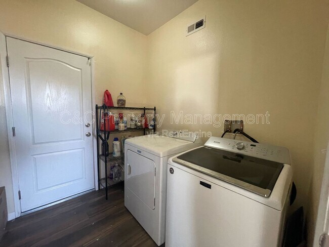 Building Photo - 176 Nightfall Rd