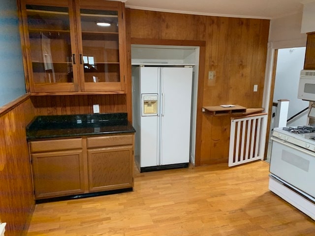 Kitchen. APPLIANCES WILL BE UPDATED and WALLS PAINTED WHITE before move in! Gate has been removed. - 832 Cricket Ave