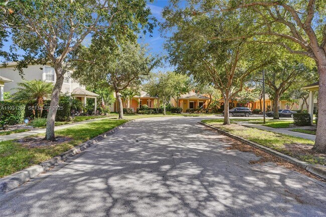 Building Photo - 2057 SE Avon Park Dr