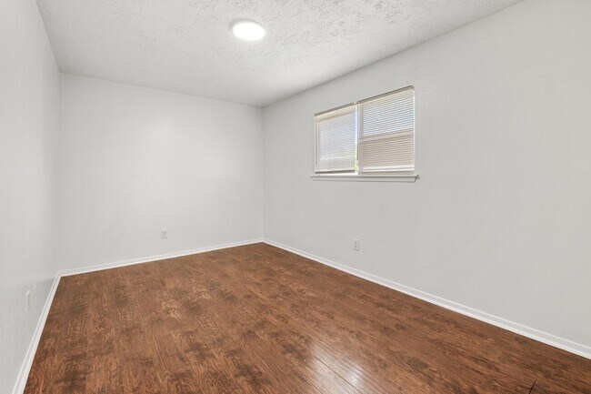 Building Photo - 7018 Stoney River Dr