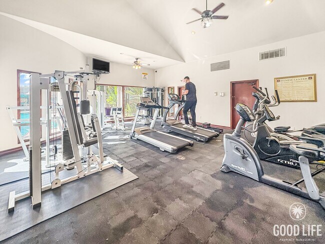 Building Photo - Amazing 2BD/2.5BA condo w/ washer/dryer & ...