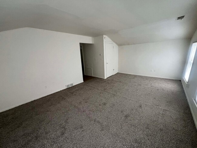 Building Photo - 62 E Main St