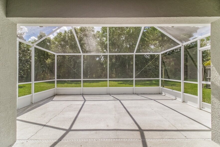 Building Photo - 633 Straw Lake Dr